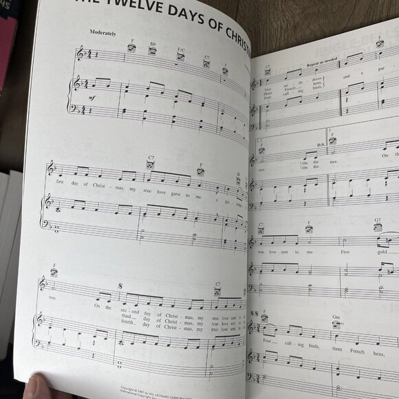 Christmas w/ Disney Sheet Music Favorite Christmas Songs and Carols Hal Leonard - Picture 6 of 7